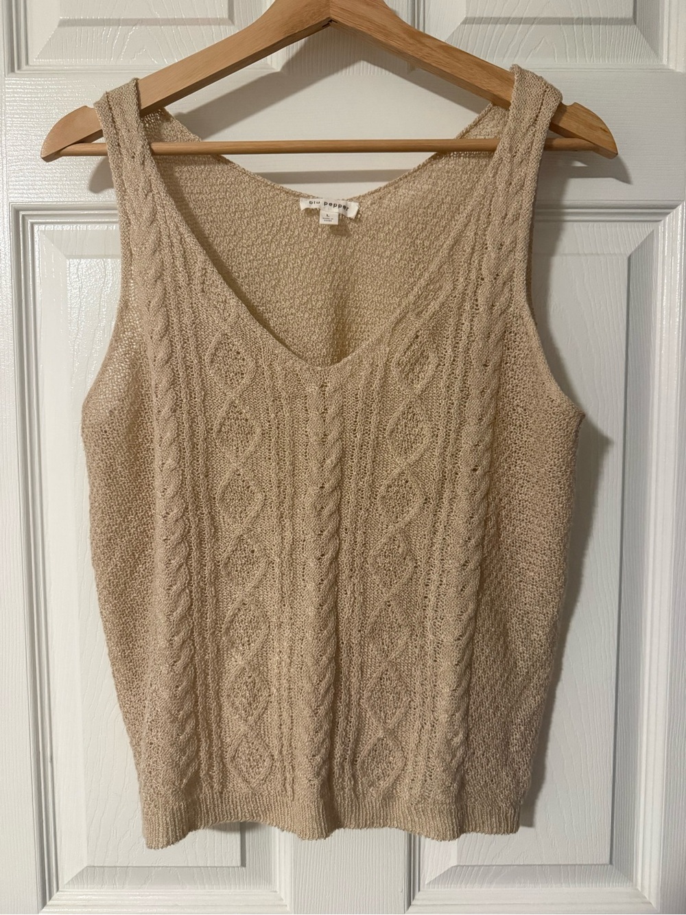 3/$20 Blu Pepper Beige Cable Knit V-Neck Sweater Tank